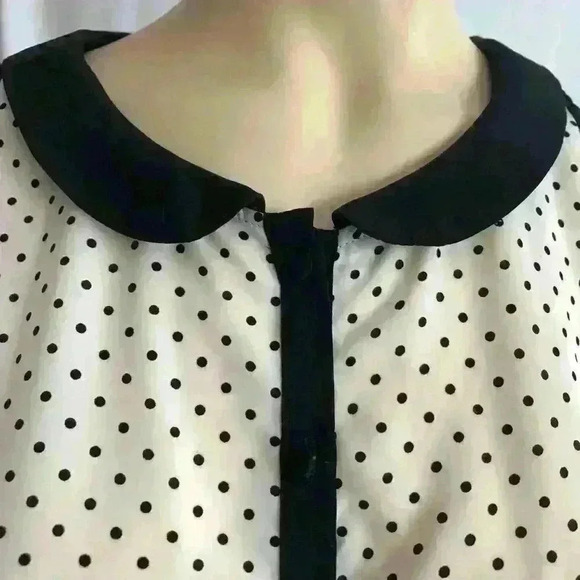 Sleeveless Polka Dots Blouse - Picture 2 of 5